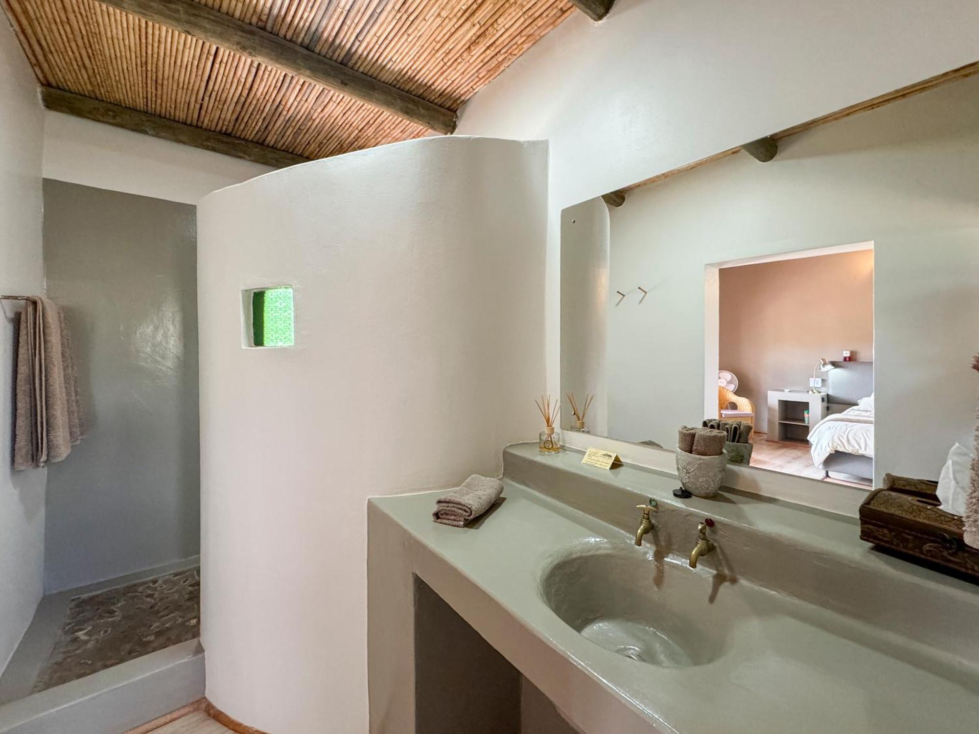 Thabile Lodge Оудсхорн Екстериор снимка