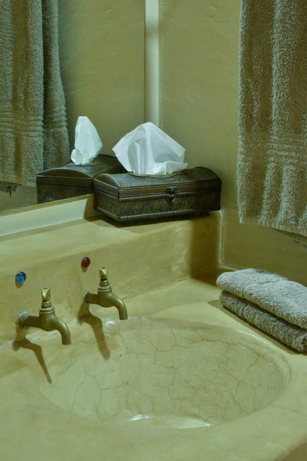 Thabile Lodge Оудсхорн Екстериор снимка
